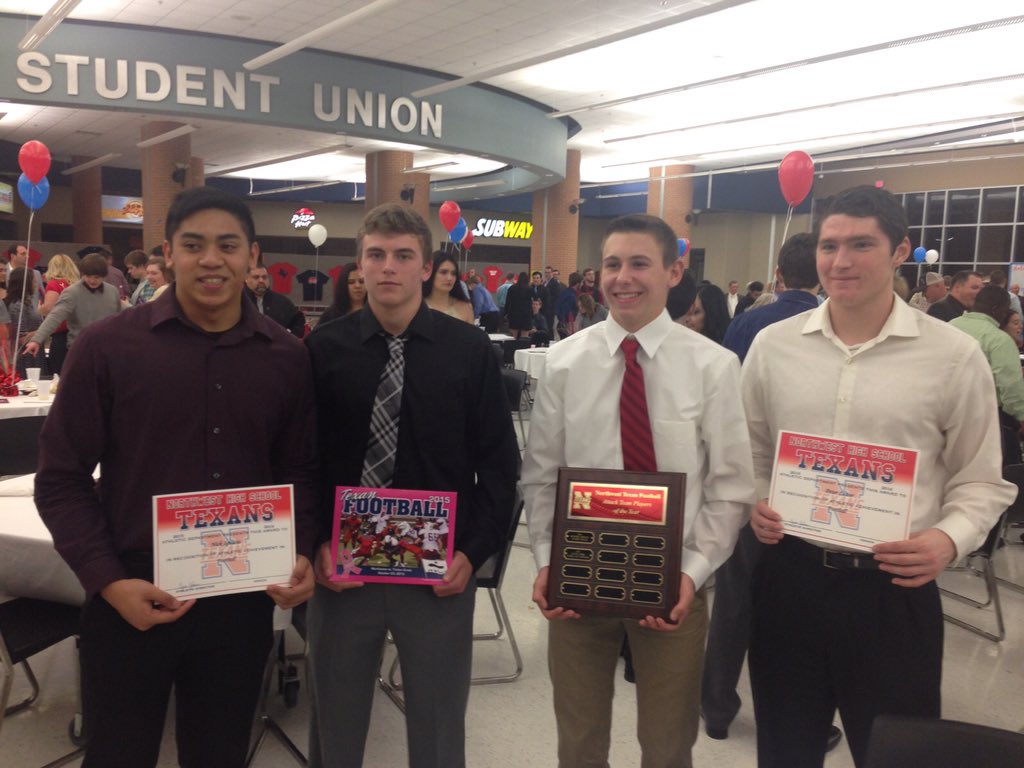 jacobjjames11's tweet photo. Great night at the Football Banquet! 🏈 https://t.co/cx9nV1MeAn