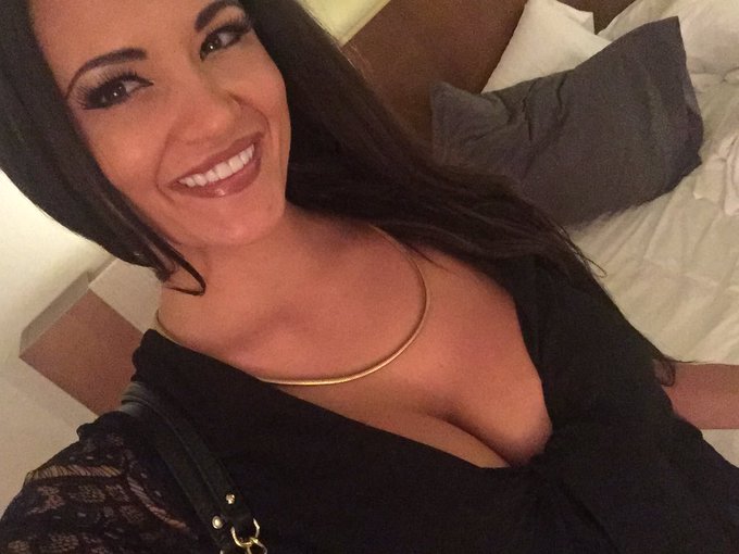 A woman's smile is the best curve on her body.... Less resting bitch face &amp; More smiling.  Happy Saturday<a href="/tag/topless"class="tags"><span>#topless</span></a><a href="/tag/rt"class="tags"><span>#rt</span></a>