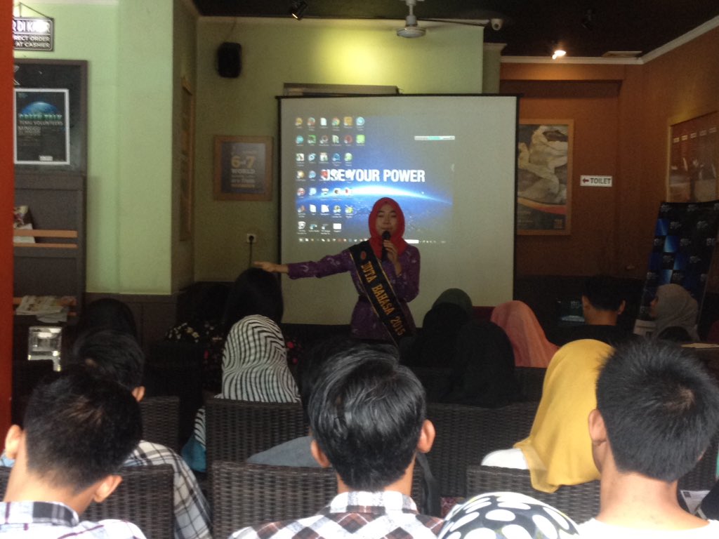 CoffeeToffeeMtr's tweet photo. Green Talk, Temu Volunteers @EHMataram at CoffeeToffee Mataram @CoffeeToffeeIDN #iniaksiku #ehmataram https://t.co/g6D4Y4gYxn