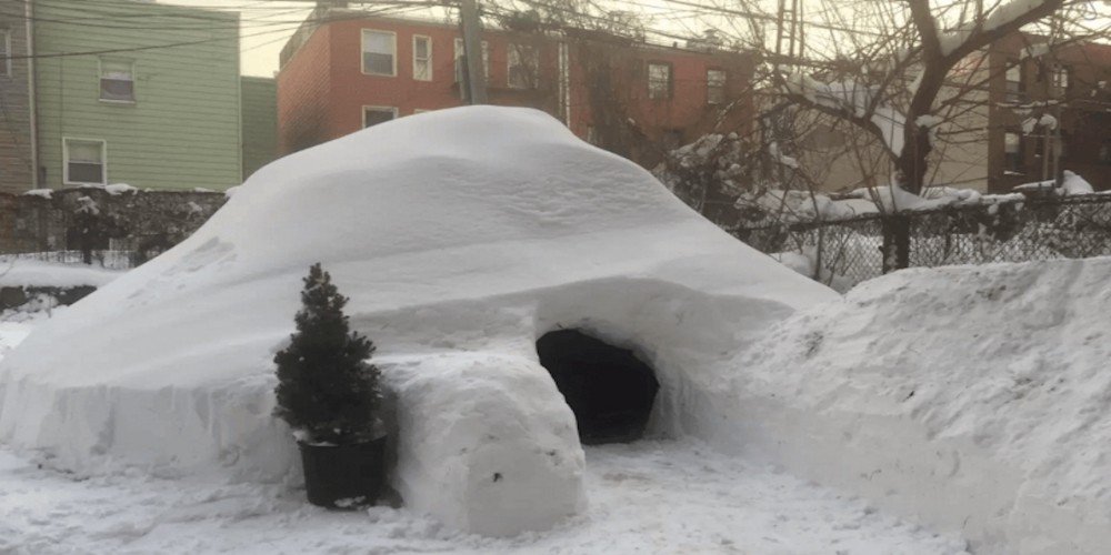Brooklyn resident lists igloo on <a href="/airbnb/">Airbnb</a> - bit.ly/1nDAaCr
