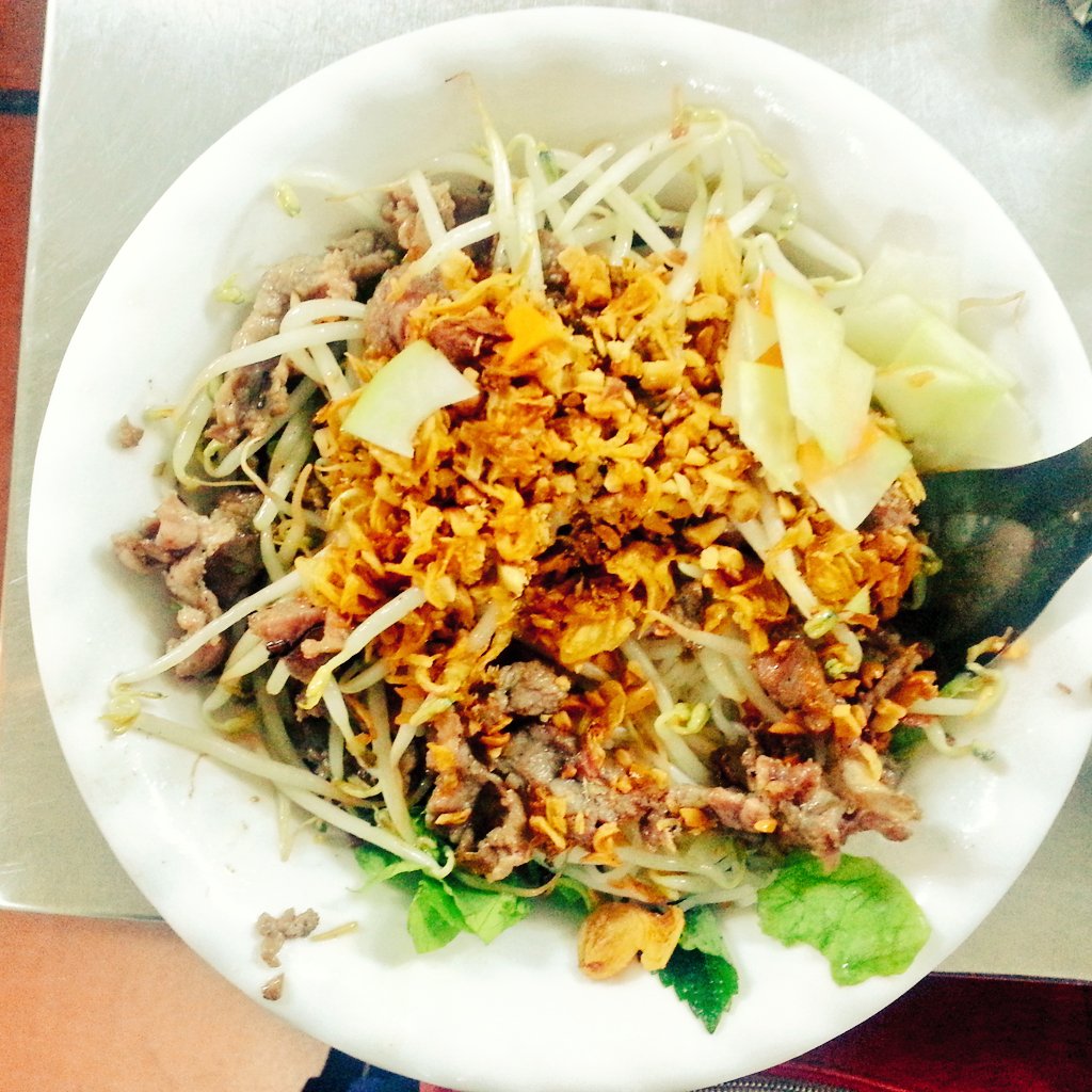 sweetsaltynutty's tweet photo. There really are happy endings, final meal of the night #itswhatsfordinner #bunbonambo #vietnamesestreetfood https://t.co/kZfAnV2lMk