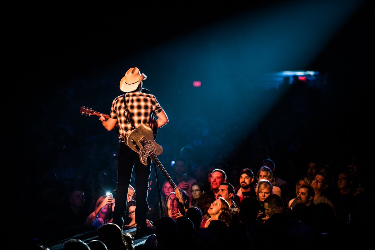 Brad Paisley tweet media