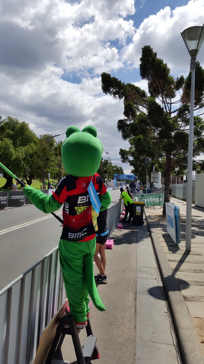 Perfect positioning for the 2nd last lap <a href="/CrikeyCadel/">Crikey Cadel</a> <a href="/BMCProTeam/">夢精</a> <a href="/CadelRoadRace/">Cadel Road Race</a>