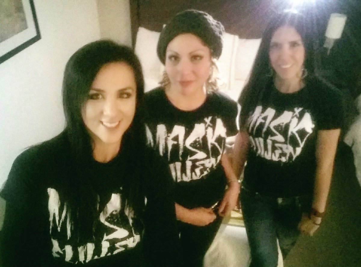 PatyThePhoenix's tweet photo. Felices pero tristes @GabytaZepo
#TeamFullen 4ever https://t.co/ki5CYn6wv0