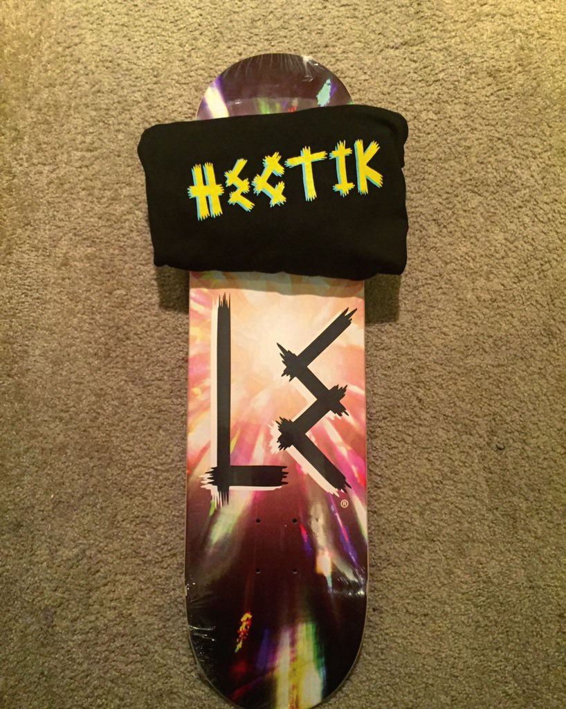 DackJanielsDub's tweet photo. Mad thanks to Sinner from LE Skateboards for stopping by the studio with some new goodies today!  🙌🏾 https://t.co/XEThQJFNDb