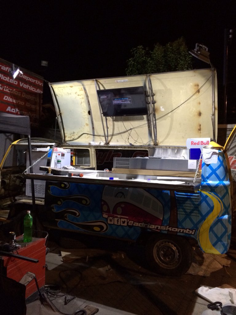 adrians_kombi's tweet photo. #luces y tv listas para #adrianskombi https://t.co/lBWa1ylTtF