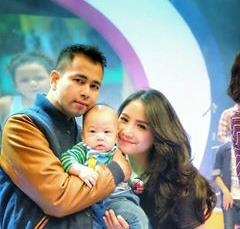 RaBell_Lovers's tweet photo. Akhir pekan lagi nonton @dahSyatMusik, pas banget ada yg nyanyi stop bully!!! Stop stop stop bully!!! https://t.co/UpSwPPwzy2