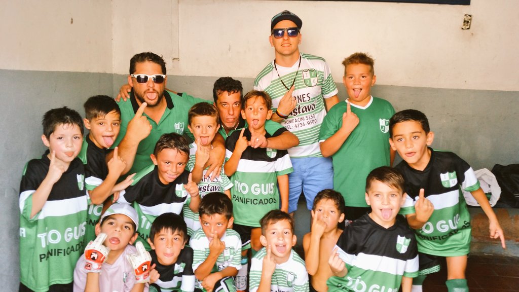 ifjuventudunida's tweet photo. La primer #SelfieDelJuven del año #Cat08 y #Cat09 despues de las sendas victorias ante Lourdes https://t.co/LpUJ40qABf