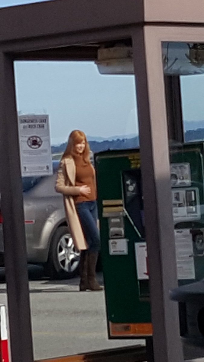 jadedbtch43's tweet photo. @NicoleKidman  ❤ seeing you and @RWitherspoon in monterey. Wish yall could have taken time to do some  autographs. https://t.co/LFNiJXMwGG