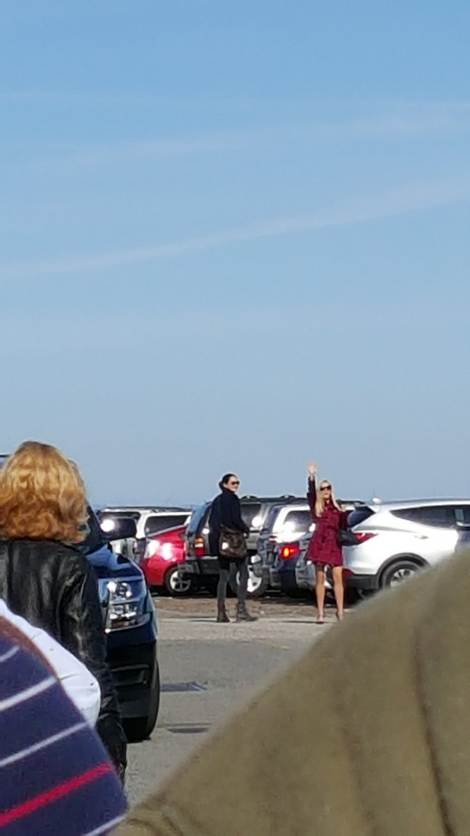 jadedbtch43's tweet photo. @NicoleKidman  ❤ seeing you and @RWitherspoon in monterey. Wish yall could have taken time to do some  autographs. https://t.co/LFNiJXMwGG