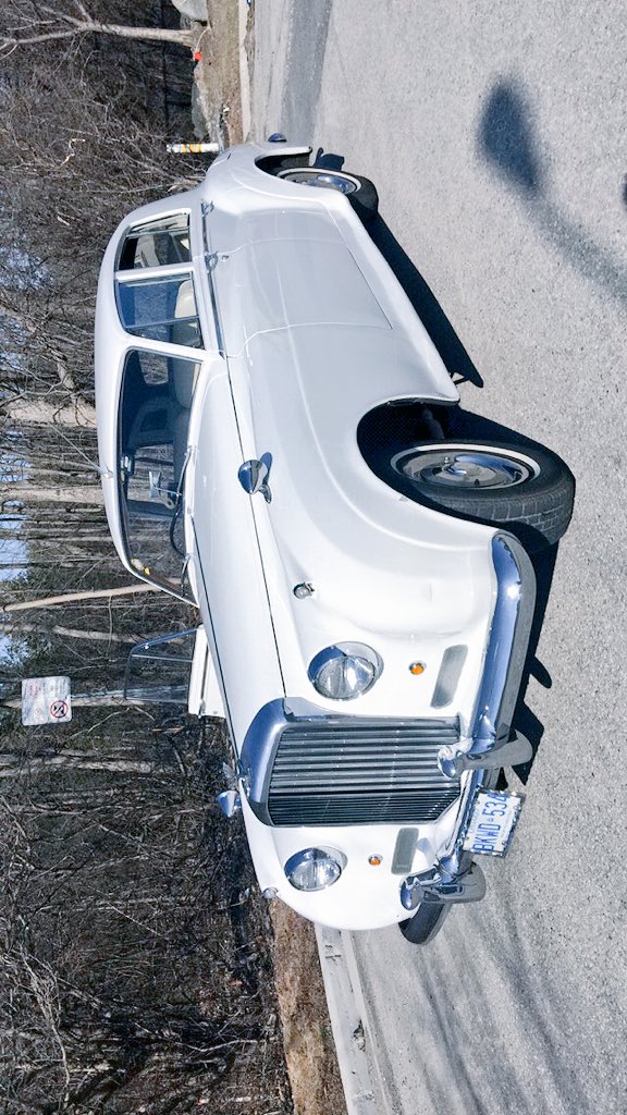 Deollimo's tweet photo. https://t.co/0rYsDy7KGB #Bentley #torontolimo #rollsroyclimo #Brampton #Toronto #deol #HappyBirthday https://t.co/L1LvZbLRy0