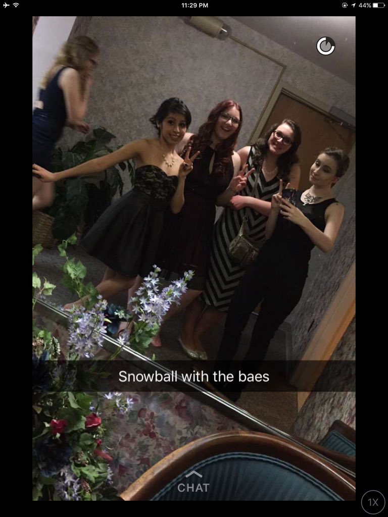 katiebbylol's tweet photo. Had a fun time with these girls ☺️💖 @Carl_166 @KhaleesiRohr @fallenangle0818 #twitterlessmonica https://t.co/idiDmo2sUE