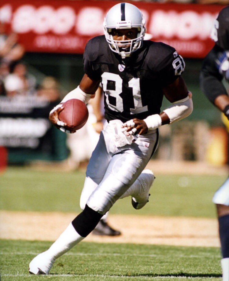 NFLDailyBracket's tweet photo. ~ROUND  OF 16~
Best player who never won a ring

RT ~ Tim Brown
FAV ~ Deacon Jones https://t.co/5PqeJU7U7I