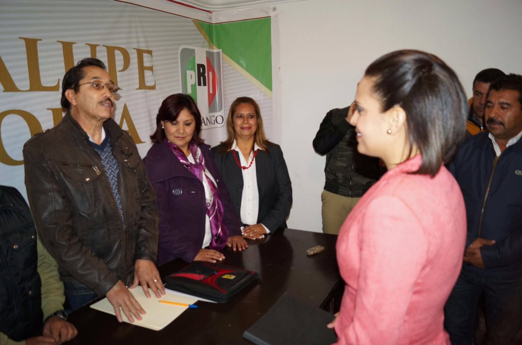 MiguelTerrazas7's tweet photo. En el Registro de la Lic @aida19802010 como Pre Candidata del PRI a la presidencia de Gpe Victoria @CDE_PRI_Durango https://t.co/mpdpm5TOQh