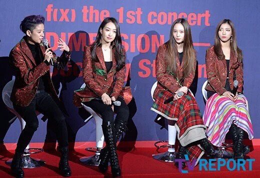 FxLUNAMoonLight's tweet photo. [NEWSPICS] 160131 f(x) - 'Dimension 4 ㅡ Docking Station' Concert https://t.co/kusj1YiX2A