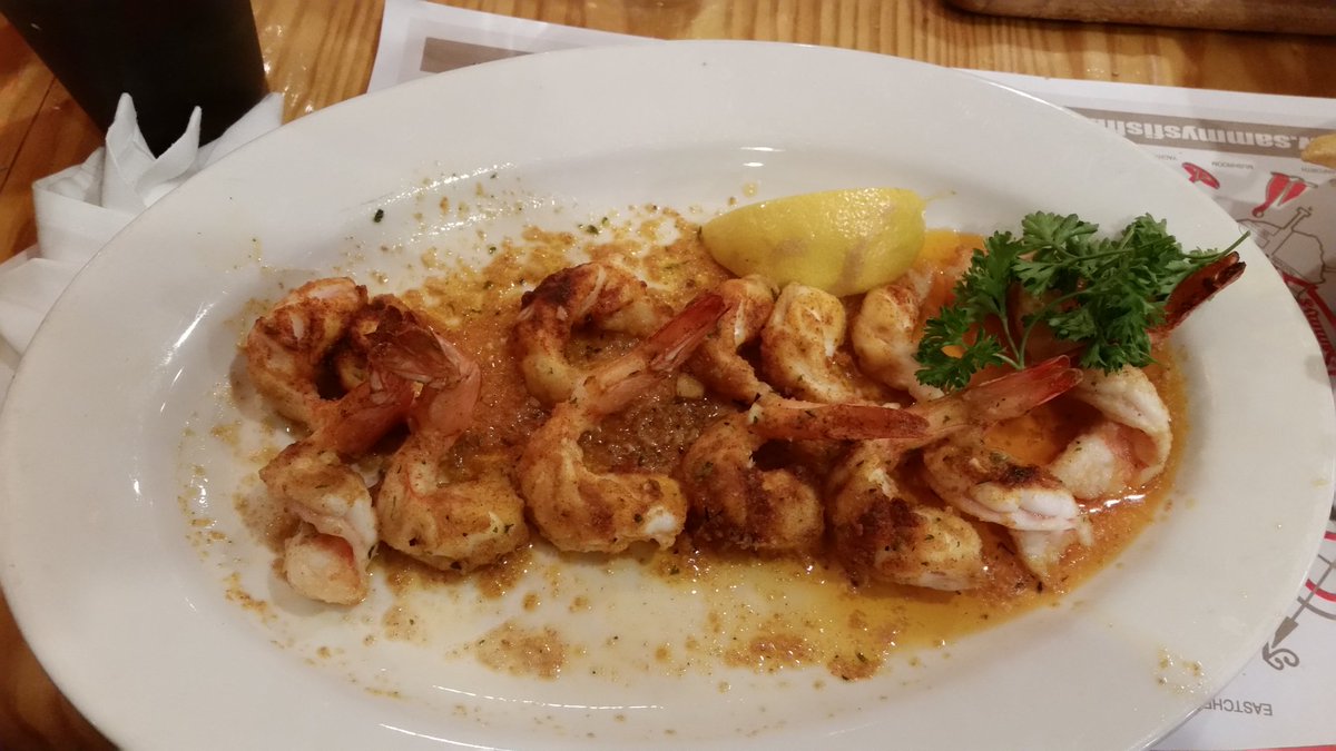 KnightlyAvia's tweet photo. #sammysfishbox #cityisland stopped in for a late night date night dinner, so good!😋😋😋Shrimp scampi👍👍 https://t.co/4bqrQ98gra