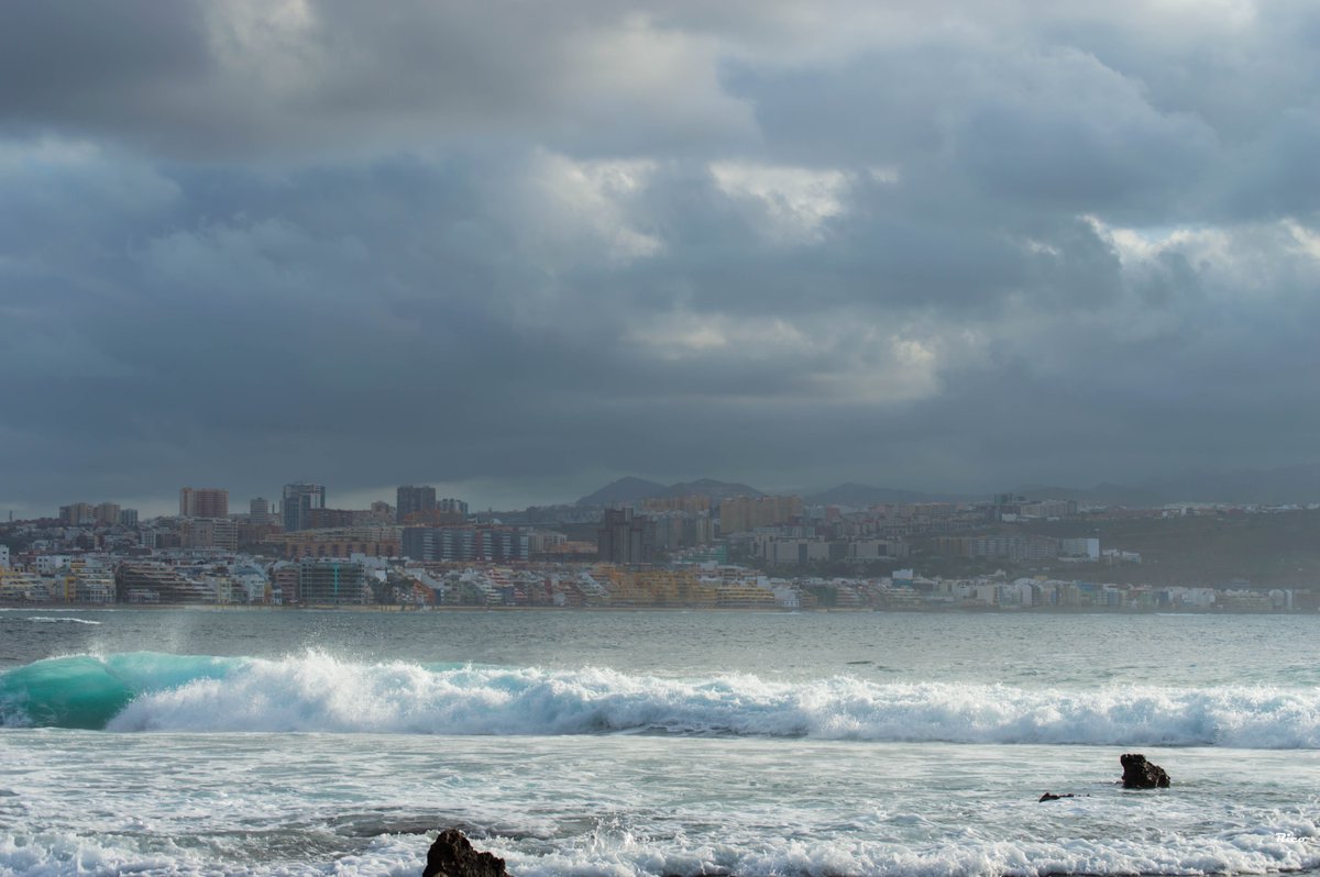 Viento y nubes al anochecer en Las Palmas #GranCanaria <a href="/EmocionesCan/">Emociones Canarias</a> <a href="/paisajecanario/">Paisaje Canario</a> <a href="/GranCanariaLp/">Gran Canaria</a> <a href="/canariassecreto/">Secretos de Canarias</a>