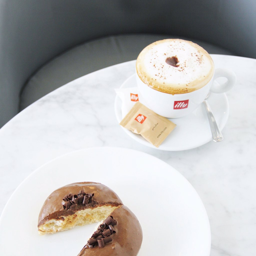 LoveDoughnuts's tweet photo. Time for some afternoon fuel 
#LoveDoughnuts #AbuDhabi https://t.co/Lc1jwzhTZw