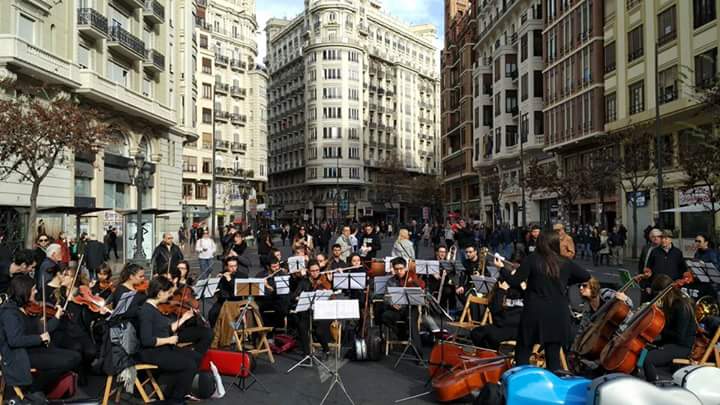 La plaça del poble, per al poble. #PrimaveraMusical #StopCatedres <a href="/aacsmv/">AACSMV</a> <a href="/joanribo/">Joan Ribó</a> <a href="/CompromisVLC/">Compromís València</a>