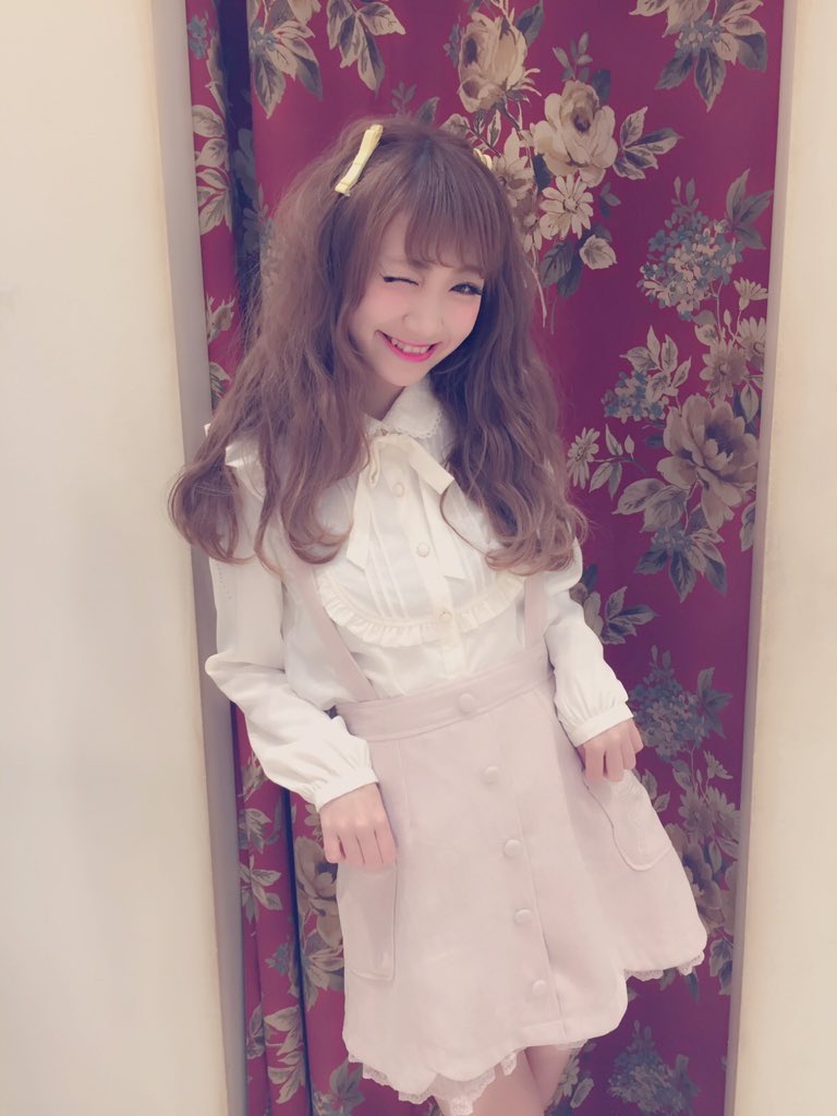 __ripanyan___'s tweet photo. 🎀リボンカットワークseries🎀
サス付きの台形スカートに
ブラウスをIN🌟形が可愛い😭😭
台形やっぱり気になるなぁ
(´-`).。oO(❗💞💞💞
#LIZLISA
#可愛いと思ったらRT
#llgals
#りぱにゃん https://t.co/TadhSOiIM7