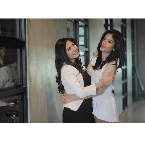 JMunityLombok's tweet photo. Wow you are so cute kesayanganku @Jscmila 😍😘 sukses terus projectnya kak, semoga kedepannya makin sukses #amin🙏 https://t.co/yLzNPnJyDv
