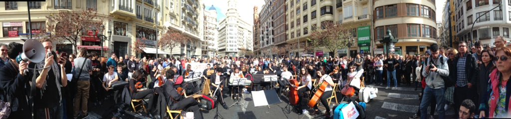 Dins d'una hora es torna a repetir el concert, a les 13:30! <a href="/aacsmv/">AACSMV</a>