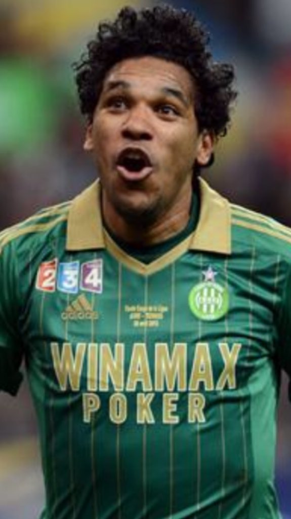 nassenzo's tweet photo. @EvaeversonB9 #SCBOL A jamais stéphanois ! Tu manques à Sainté ! https://t.co/NP5uR1qwKl