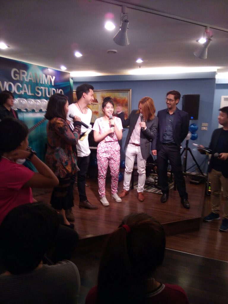 Framets8_FC's tweet photo. บรรยากาศงาน Open House G VOCAL STUDIO 
วันนี้เฟรมร้องเพลง เชือกวิเศษ ให้น้องๆมาในงานฟังฮะ

Credit : คุณโก้ 🙏🏻😍😘 https://t.co/hIqSpVktkX