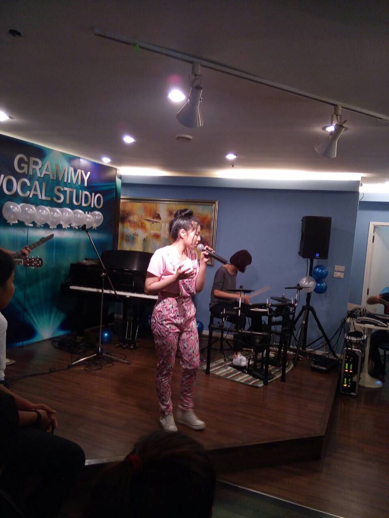 Framets8_FC's tweet photo. บรรยากาศงาน Open House G VOCAL STUDIO 
วันนี้เฟรมร้องเพลง เชือกวิเศษ ให้น้องๆมาในงานฟังฮะ

Credit : คุณโก้ 🙏🏻😍😘 https://t.co/hIqSpVktkX