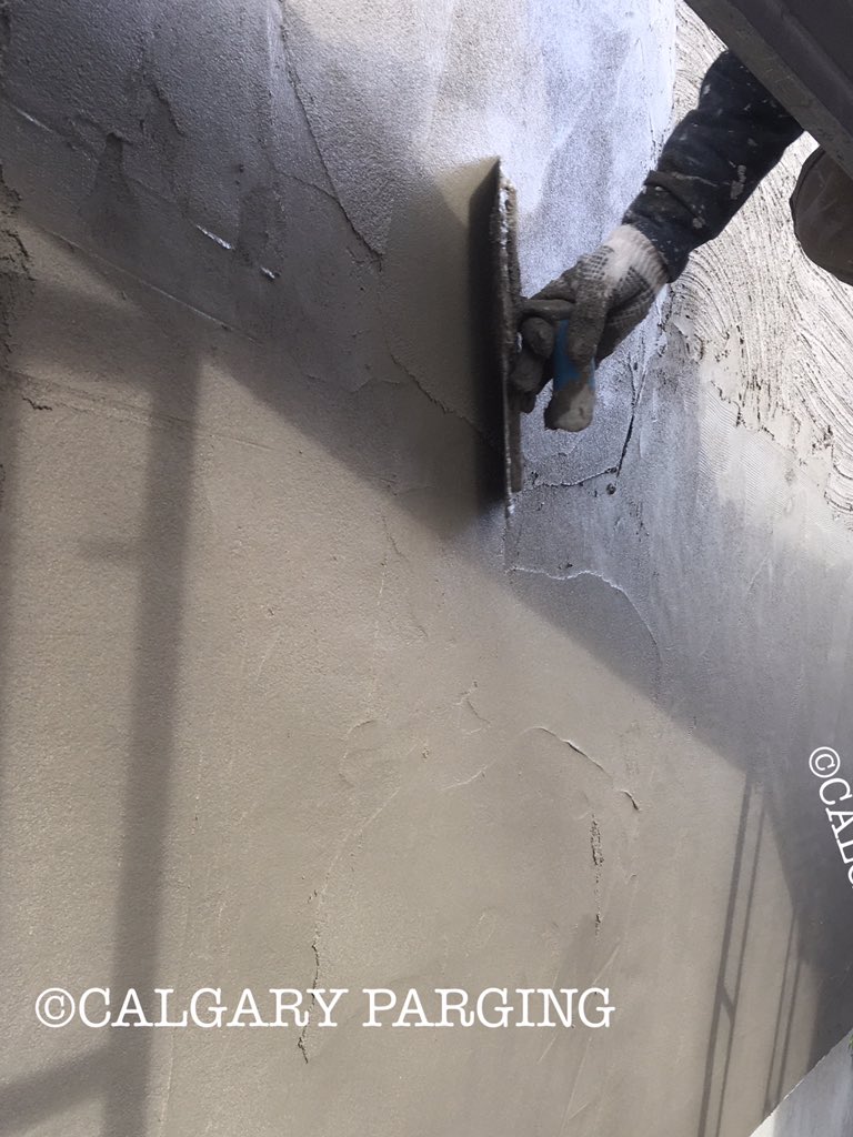 toronto_stucco's tweet photo. RT https://t.co/crG8PkpJ1l Applying cement brown coat stucco. #stucco #parging #calgaryparging https://t.co/hq2Zm4OeJN