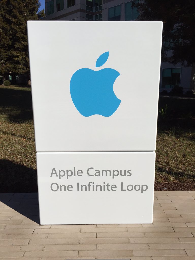 triciapang's tweet image. First movie of the night - #SteveJobs I visited your home and Apple Campus🍏! #singaoreairlines #SQ001