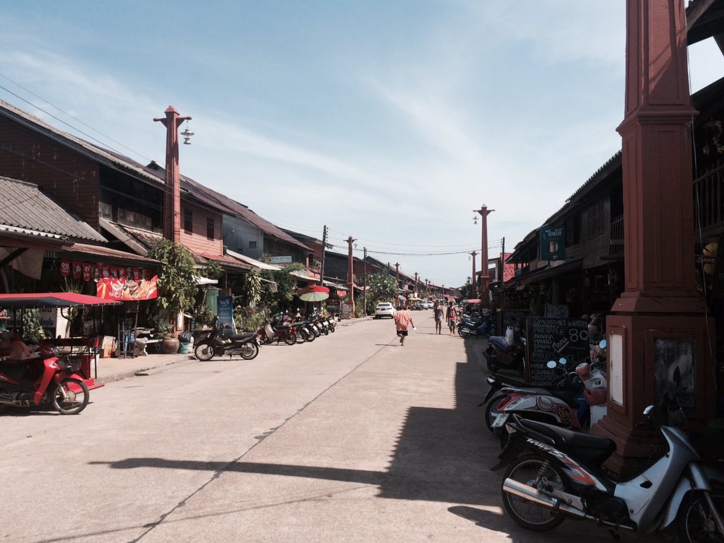 MatthewStorage's tweet image. #KohLanta Walking through the Old Town, very surreal, like walking through a Western film #travel #Thailand