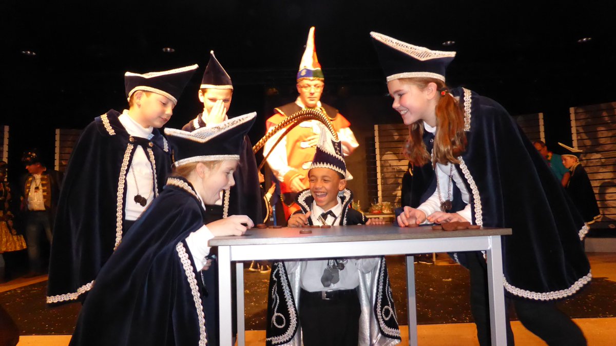 Koekjessjoële gistere beej <a href="/Kowbelfeld/">Kow belfeld</a> ut waas weer geslaagd. Now klaormake veur de vastelaovesmis en eigen receptie