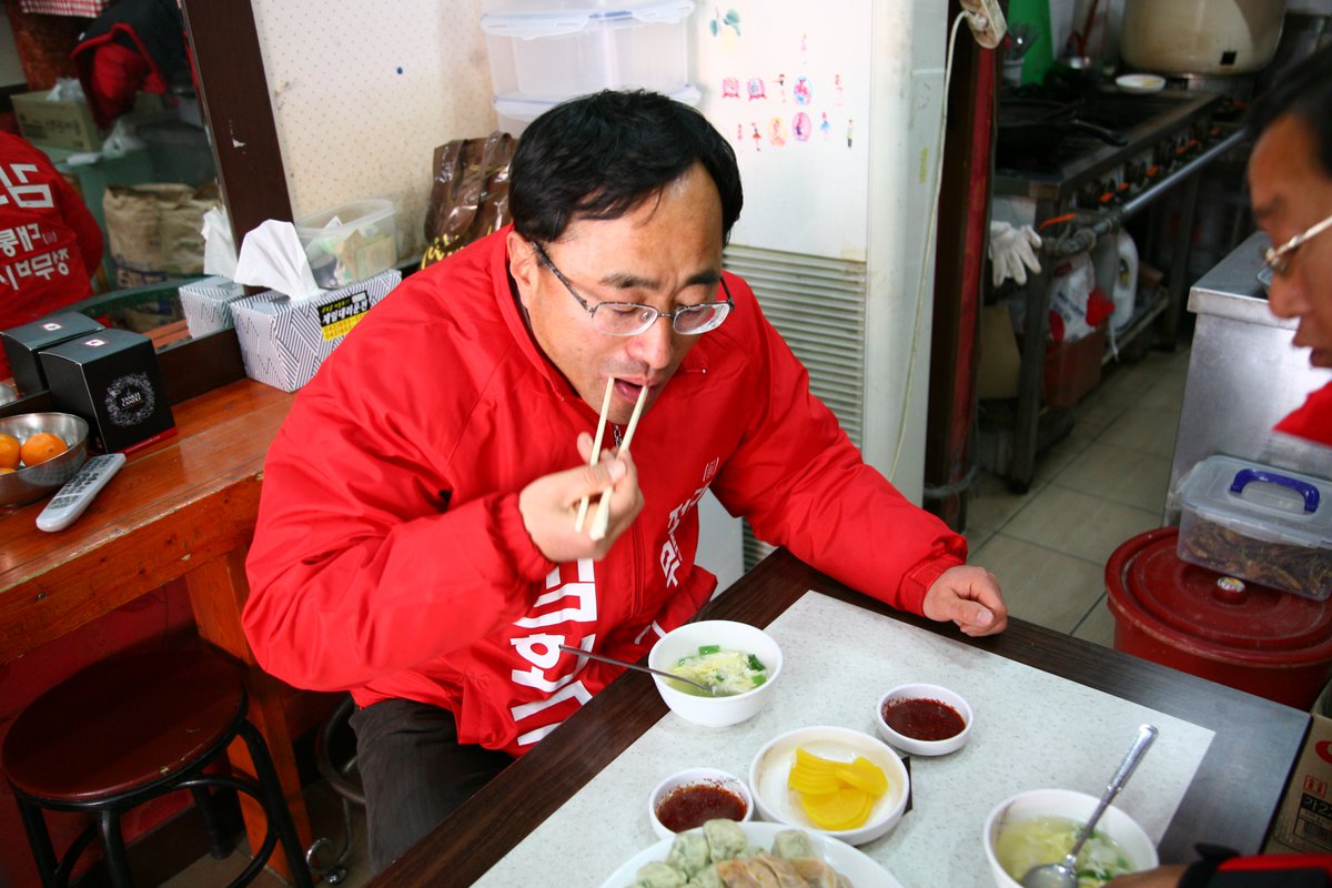 lovjecheon's tweet photo. 오늘 점심은 만두와 찐빵 그리고 김밥입니다. https://t.co/pSs62oU1gS