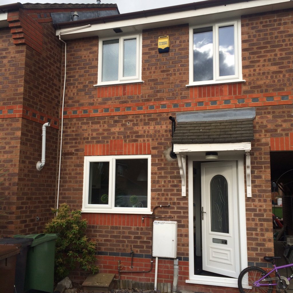 jackmart123's tweet photo. New Windows fitted to the front of the house by Martin &amp; Jon.
https://t.co/EG9C3nethf https://t.co/GWFPcheYK9