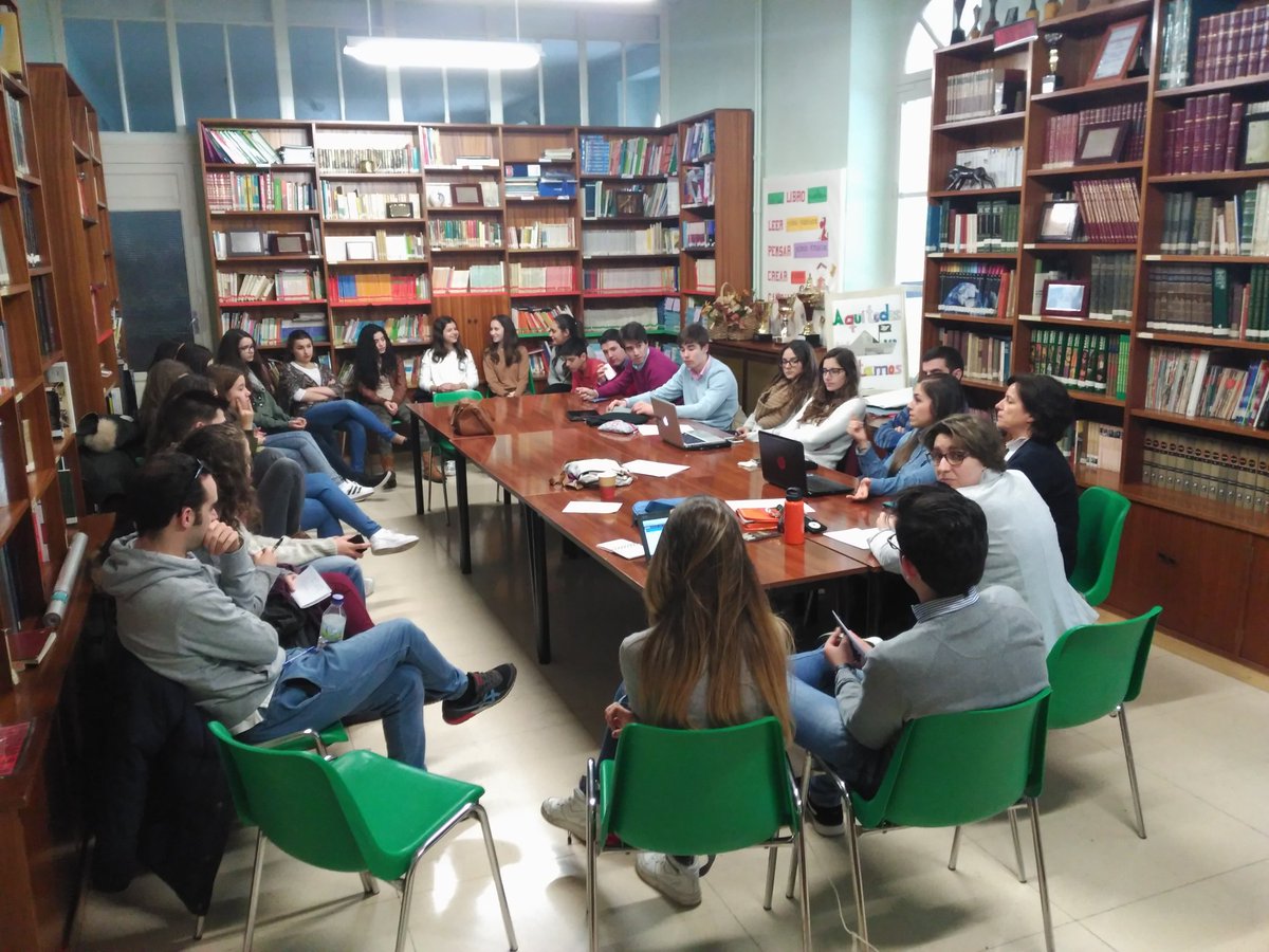 JMVAlbacete's tweet photo. Ayer estuvimos preparando el encuentro de zona sur del 9 de abril con este pedazo de equipo!! #EmocionateJMVAb https://t.co/GKjoU48QEl