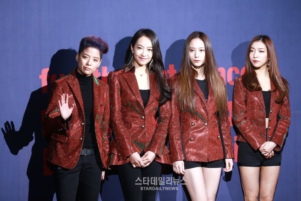koreanindo's tweet photo. f(x) Umumkan Nama Fan Club Resmi #koreanindo https://t.co/erFYFNMHKZ https://t.co/KJAewR52QS