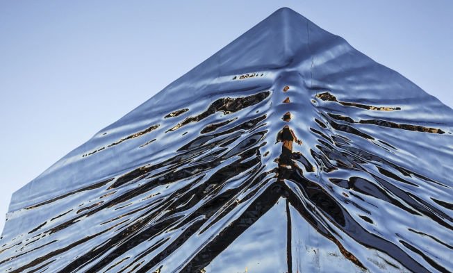 Lillehammer Art Museum gets spectacular new facade by sculptor Bård Breivik 😊 Photo Hilde Fauskerud <a href="/LillehArtMuseum/">Lillehammerkunst</a>