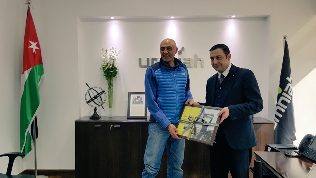 Umniah's tweet photo. زيارة البطل @mostafasalameh لشركة أمنية بعد رحلة دامت 52 يوم في القطب الجنوبي
كلنا فخر فيك وبرجعتك منحييك
#JOonTop https://t.co/vTSNcVFMhV