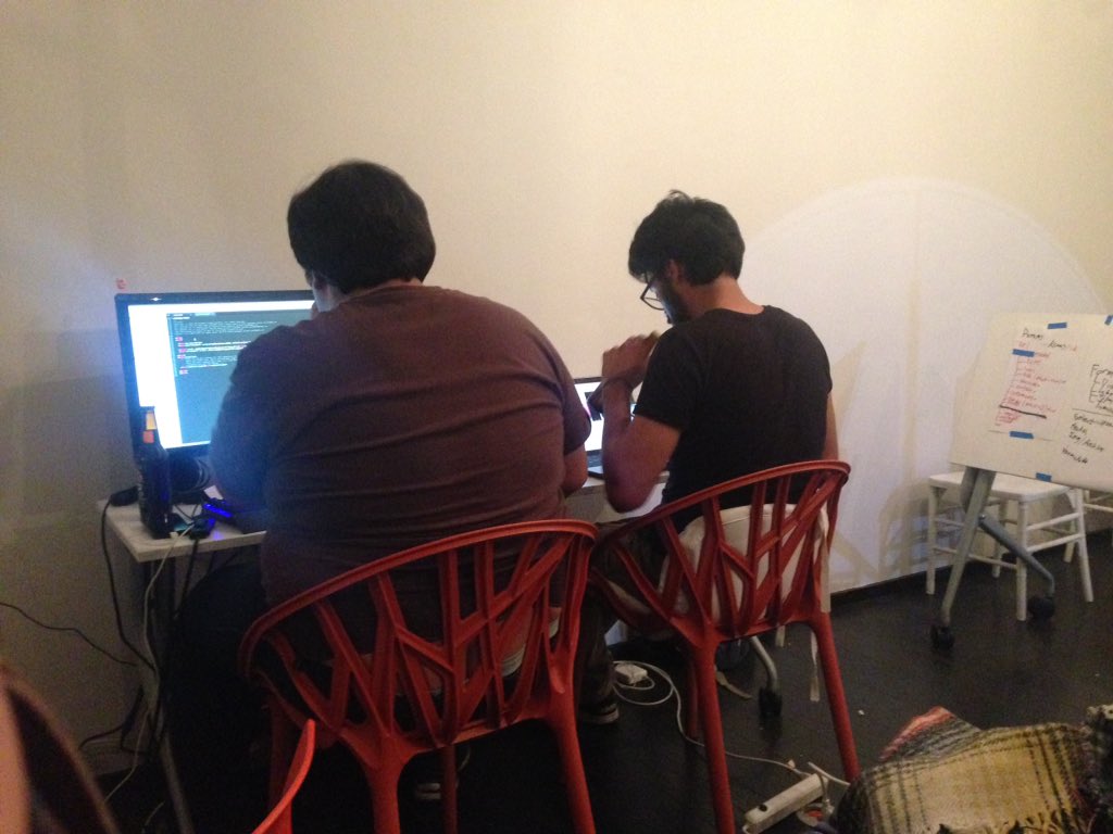 degranda10's tweet photo. Los equipos trabajando aun en sus proyectos #PolyHackMx https://t.co/5oFqz43ZKH