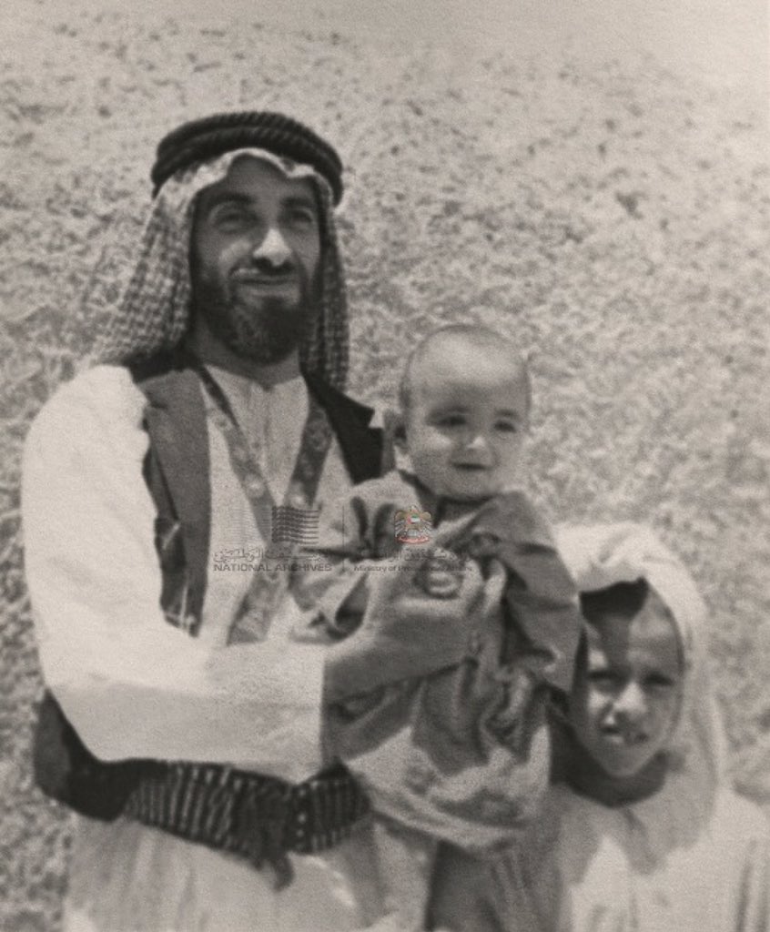 alshamsi417's tweet image. الشيخ زايد الله يرحمه شال الشيخ خليفة الله يحفظه واللي عدالهم الشيخ طحنون بن محمد