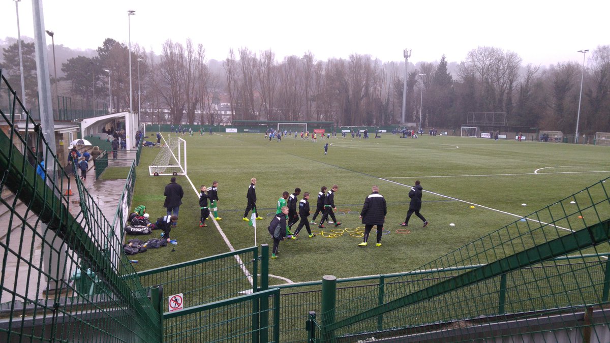 WhyteleafeFC's tweet photo. Whyteleafe under 12s warm up with @MightyWarl rugby training in the background #multisportfacility https://t.co/cgApIkjpTX