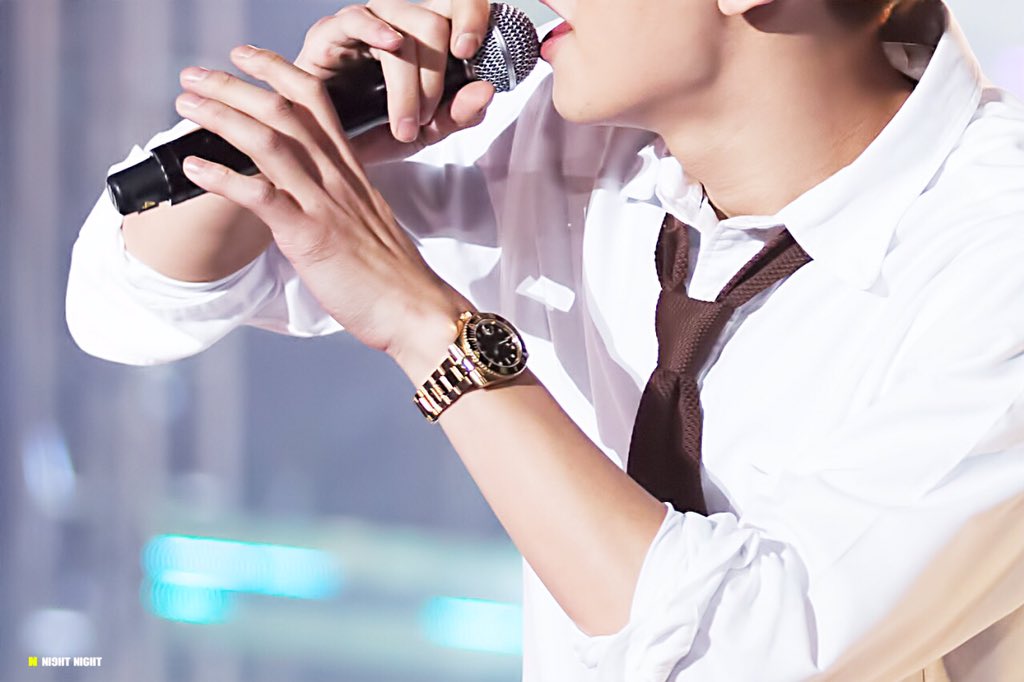 pcy__handbot's tweet photo. #박찬열_손_전력 https://t.co/3hMJ8xWSgD