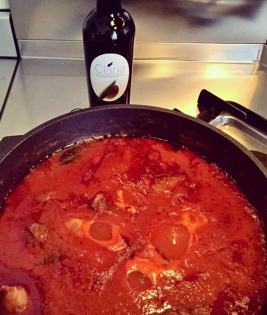 TenutaRuocco's tweet photo. è sempre una #buonadomenica con #Claria, #olioextravergineoliva #madeinItaly https://t.co/0JOvheEsUp