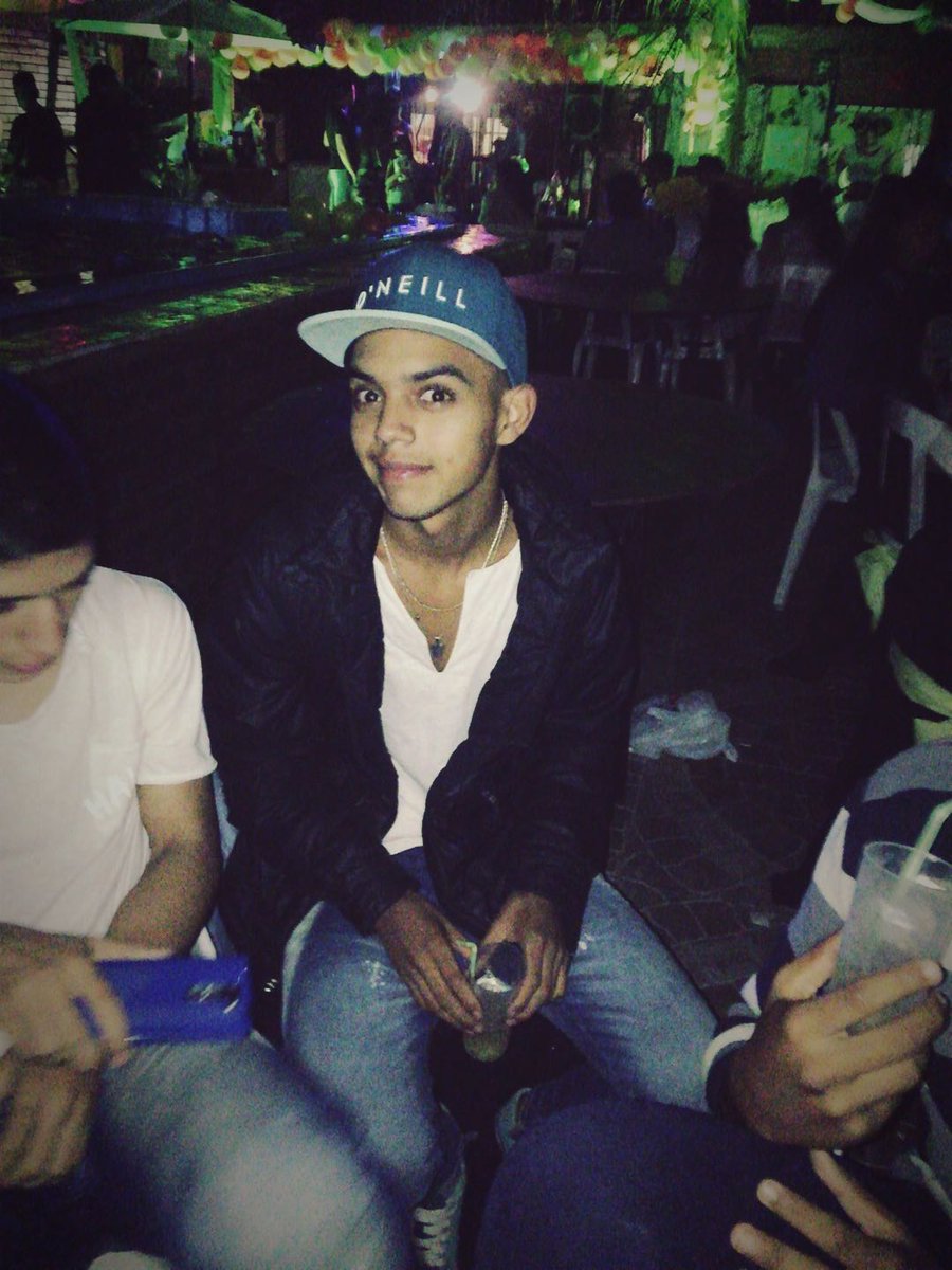 brian_segoviia's tweet photo. #Jodaa #Piscina #Chetaa #CaraDeLoco https://t.co/3CNUX5SgN7