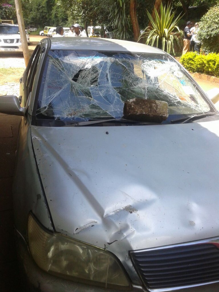 This uber driver was attacked in valley arcade while picking up a passenger by the local taxi drivers #ubertaxiwars