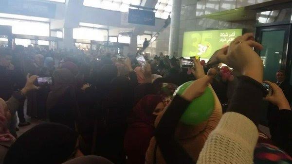 #staracaقabia
#الجزائر
#صور
الجمهور يستقبل #سهيلة_بن_لشهب ثانية بعد العودة إلى أرض الوطن
bit.ly/1QA9GuN