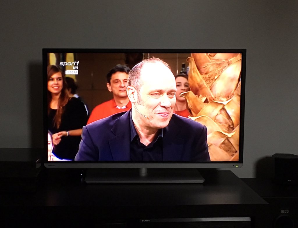 Der großartige Kollege <a href="/KarstenK1310/">Karsten Kellermann</a> jetzt mit André Schubert und Til Schweiger bei <a href="/SPORT1_Dopa/">SPORT1-Doppelpass</a> #dopa