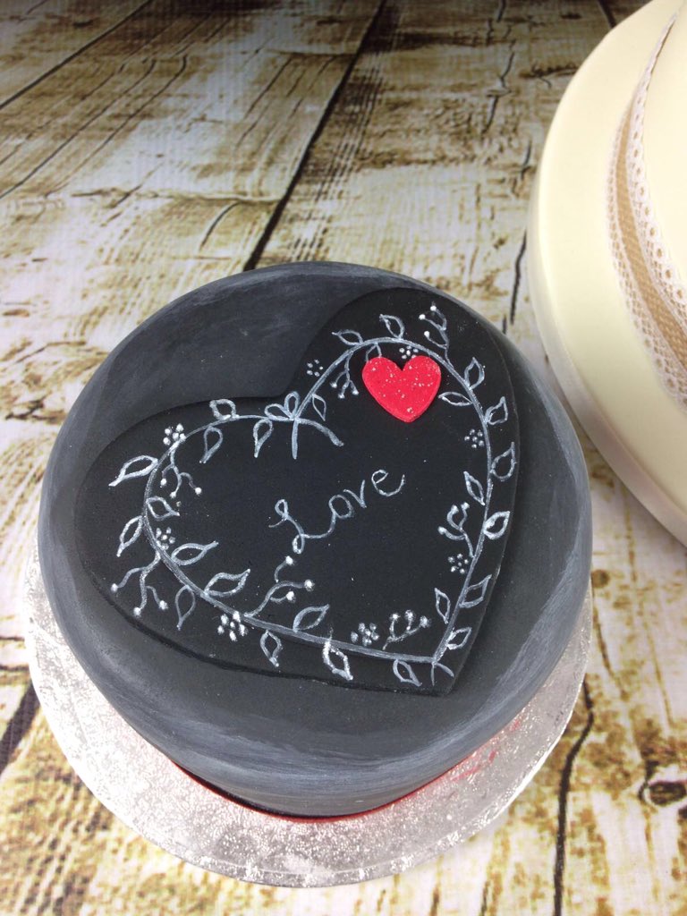 CakeCraftWorld's tweet photo. Amazing chalkboard effect we have created using our fabulous #Sattina Jet Black Sugarpaste https://t.co/hDMPCpra5q https://t.co/GMoyeA8SeC