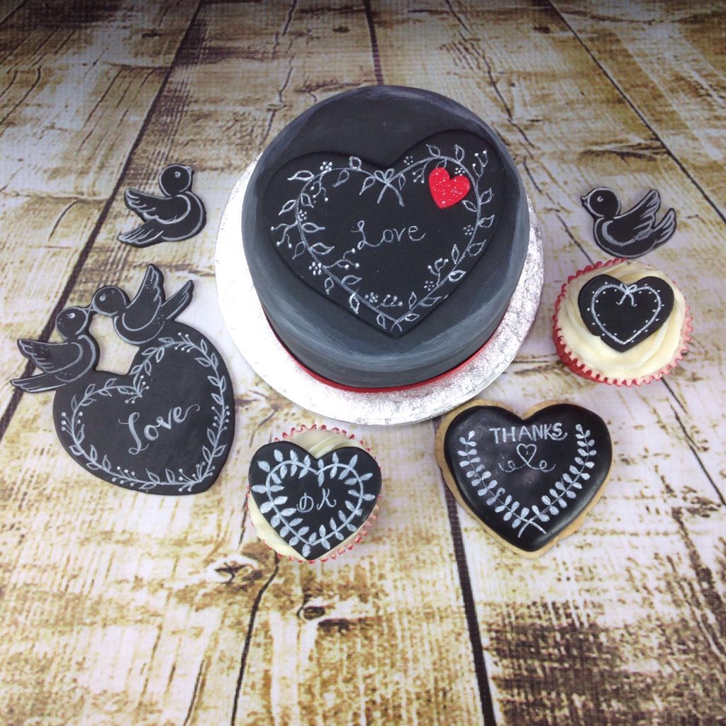 CakeCraftWorld's tweet photo. Amazing chalkboard effect we have created using our fabulous #Sattina Jet Black Sugarpaste https://t.co/hDMPCpra5q https://t.co/GMoyeA8SeC
